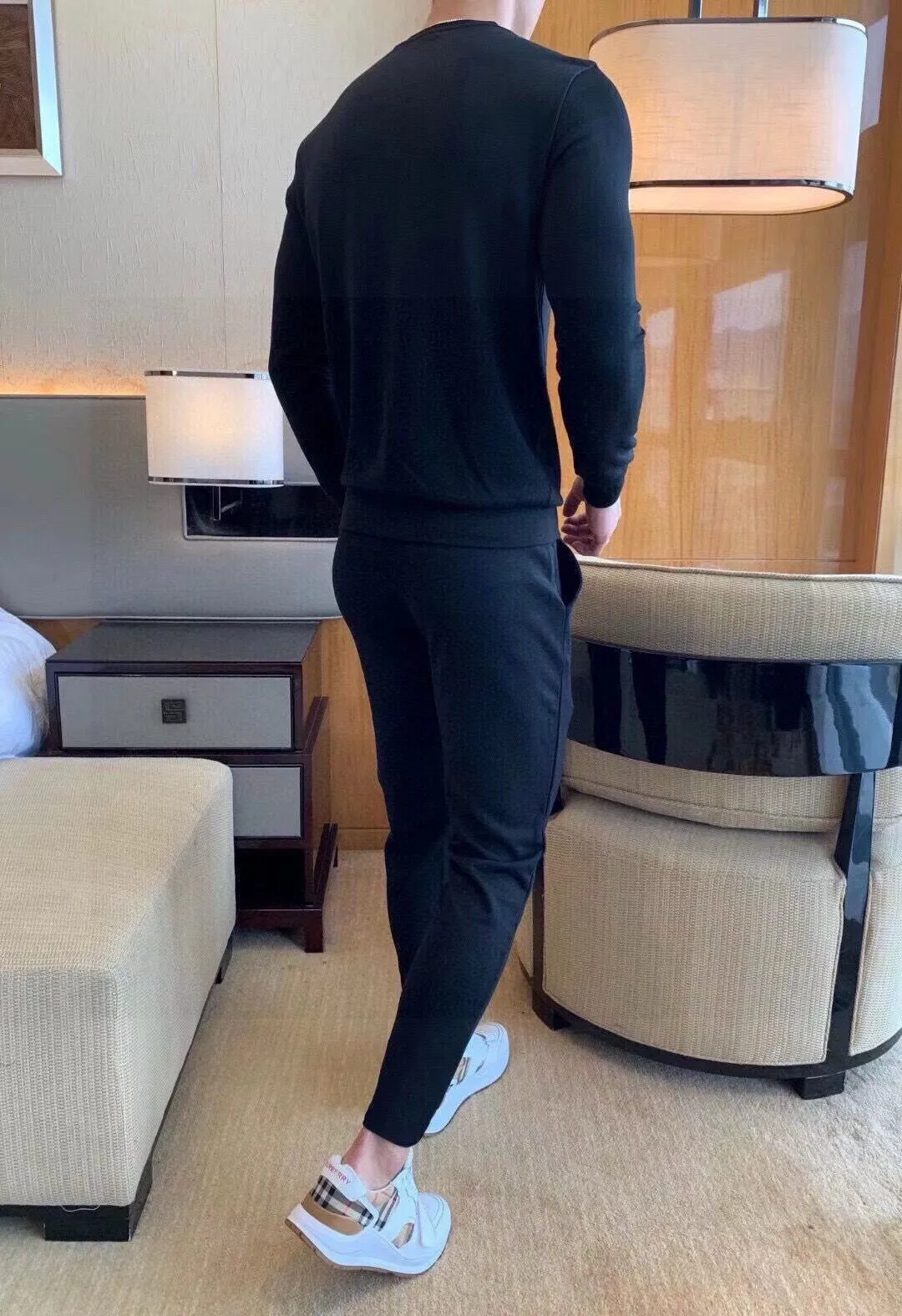 🅿️380 [LV Louis Vuitton] (Fat Man Gospel) hot-selling suit is coming. Focus on the original version of the official website. 2025 new hot-selling sweatshirt suit. The original order is hard to buy🇭🇰. It is the meticulous work of top designers for a fitting and perfect upper body effect. All-natural high-quality Roman cotton 100%, close-fitting comfort, noble and elegant! Original hardware embodies elegance and nobility! Counter size: M-5XL (maximum wear up to 220 pounds)